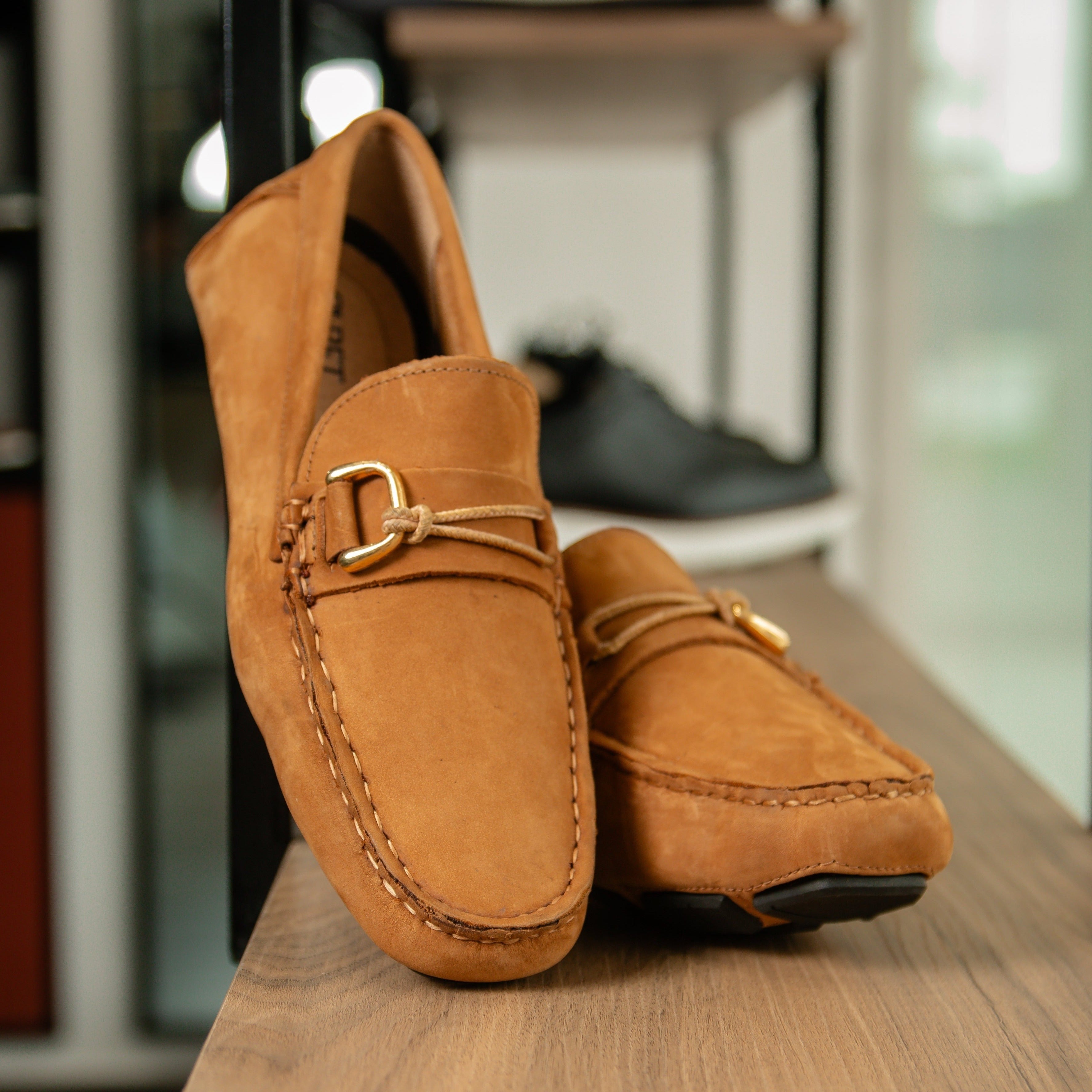 Mocasín Drive en color caramelo, un calzado distinguido y elegante. Agrega un toque de sofisticación a tu estilo con este mocasín de tono caramelo, ideal para lucir con clase en cualquier ocasión.